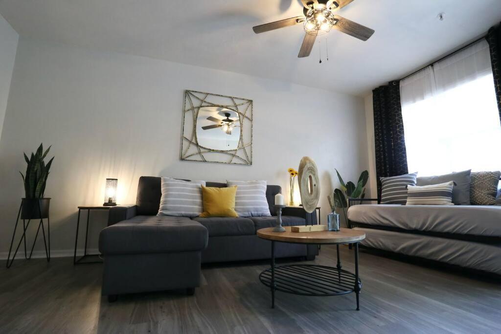 Renovated Modern Industrial Suite 2 Bedroom Condo Gainesville Dış mekan fotoğraf
