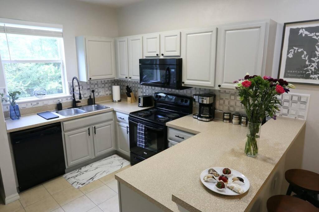 Renovated Modern Industrial Suite 2 Bedroom Condo Gainesville Dış mekan fotoğraf