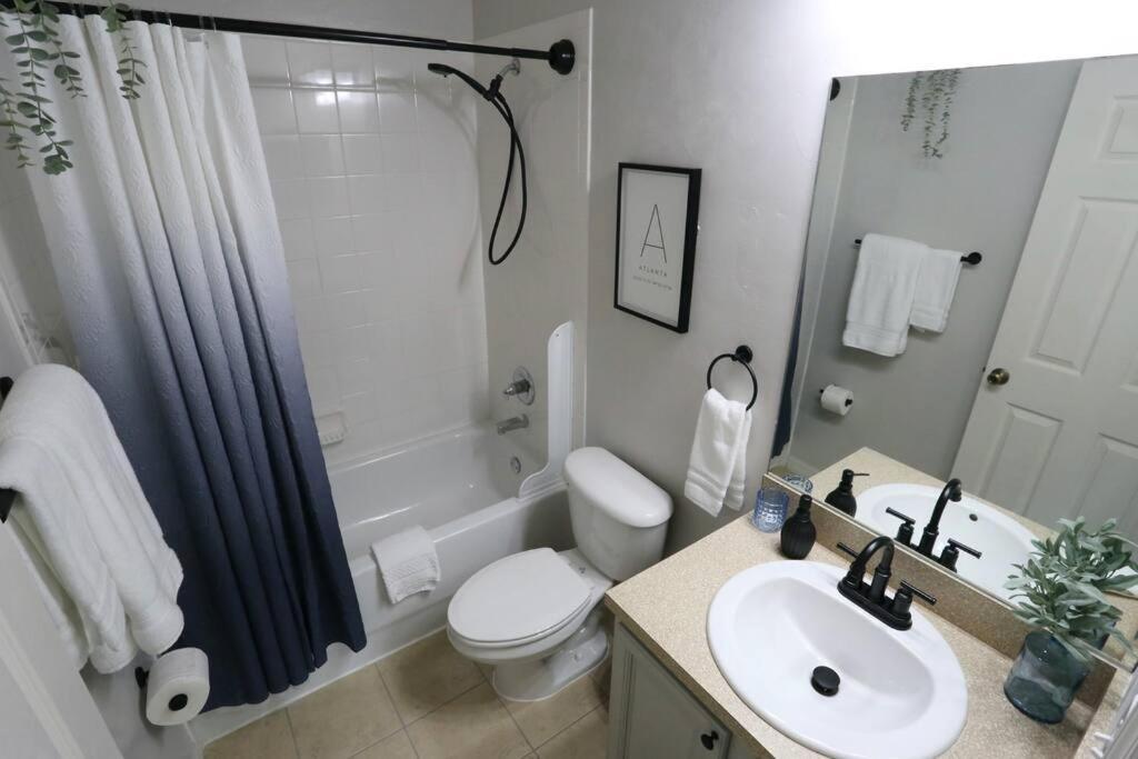 Renovated Modern Industrial Suite 2 Bedroom Condo Gainesville Dış mekan fotoğraf